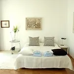 Casabella-lago Maggiore 4*