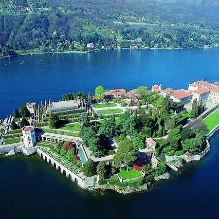 Couette-café Casabella-lago Maggiore 4*