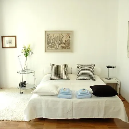 Casabella-lago Maggiore 4*